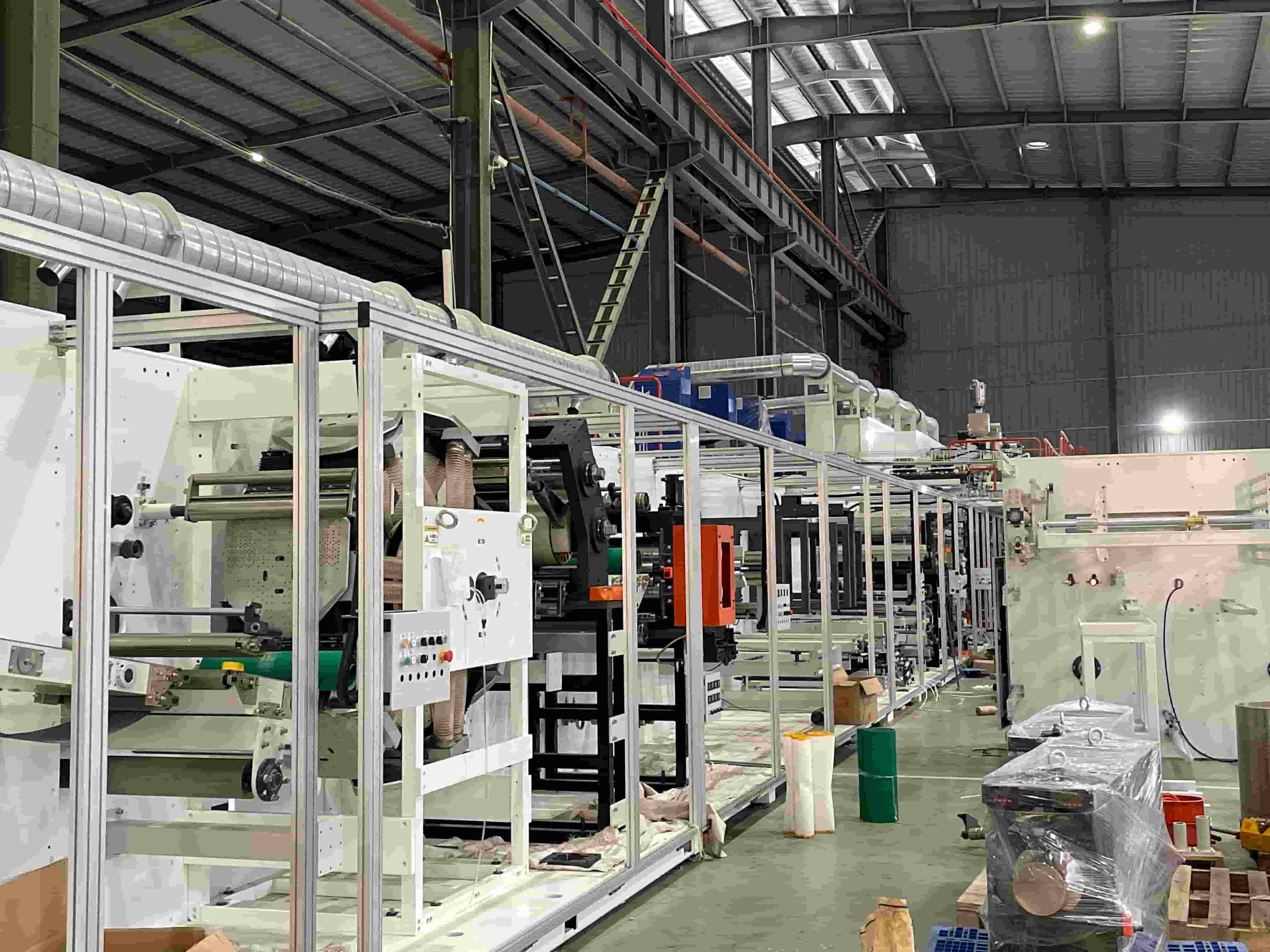 Máquina avanzada para fabricar pañales para bebés fabricada por First One Machinery